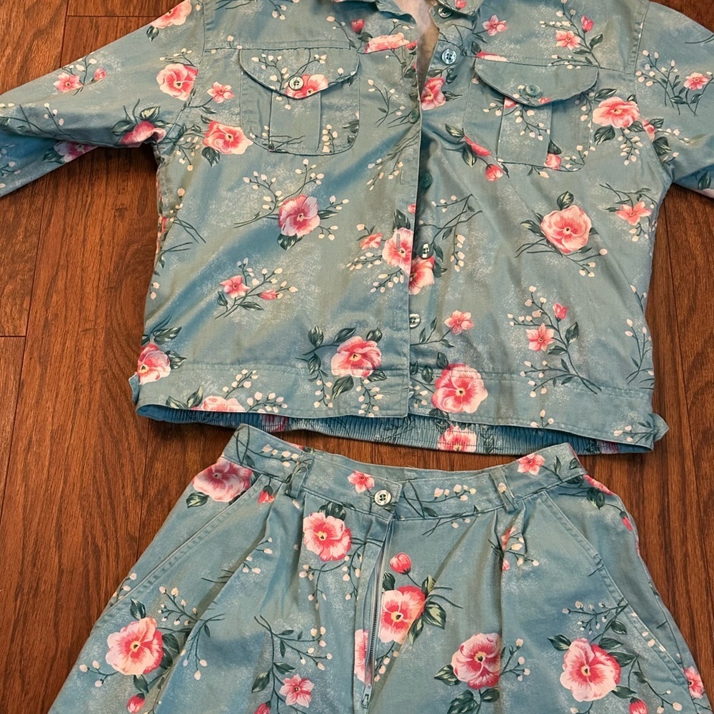 Jantzen Blue and Pink Bermuda Shorts Floral Pattern - Picture 2 of 7